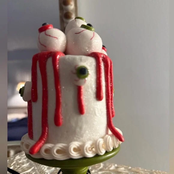 Spooky Eyeball Cake Decoration - Red and Green